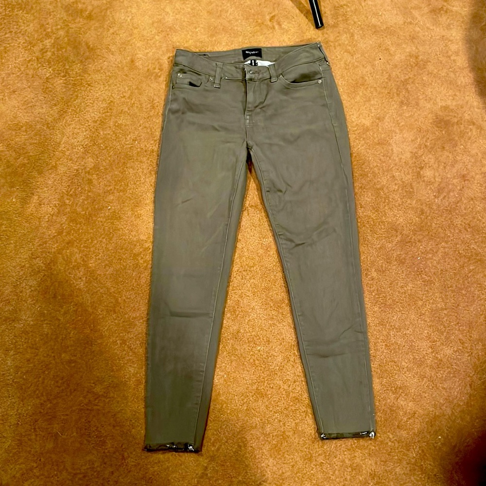 Jeans- mid rise ankle skinny